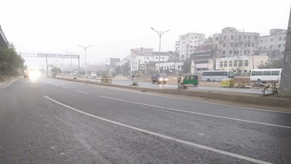 ঢাকায় বৃষ্টির মত ঝরছে কুয়াশা, আজও থাকবে শীতের দাপট