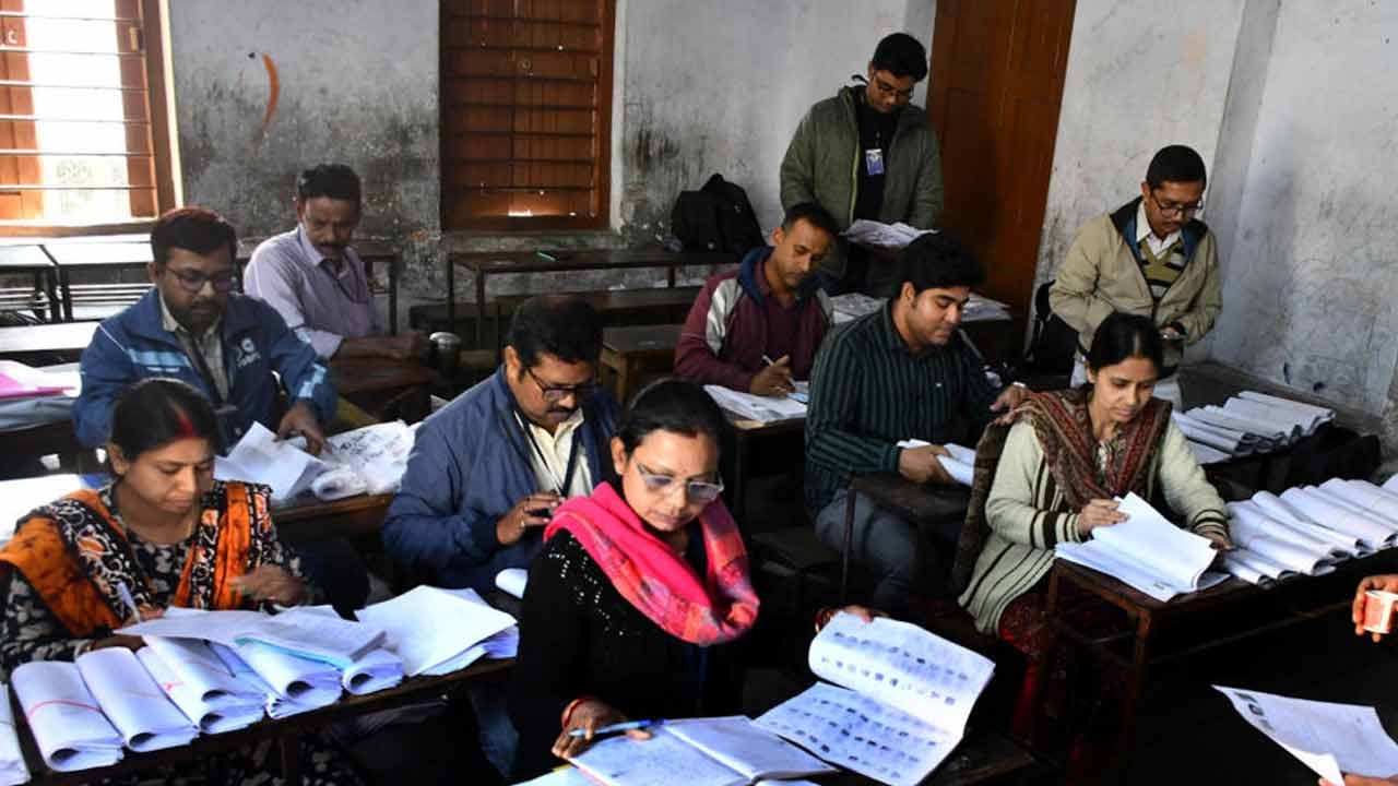 পশ্চিমবঙ্গে স্ক্রুটিনির সময় বৃদ্ধি করল সুপ্রিম কোর্ট! ১৪ ফেব্রুয়ারি থেকে কত দিন পিছোবে চূড়ান্ত ভোটার তালিকা, এখনও অস্পষ্ট